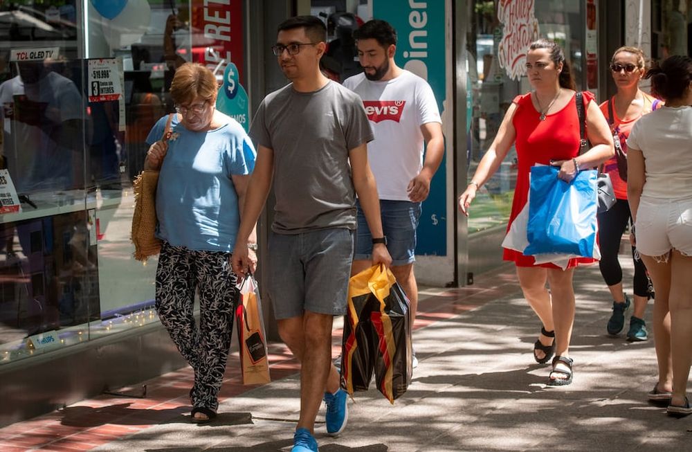 El consumo en hogares cayó en agosto y rompió una racha positiva de ocho meses