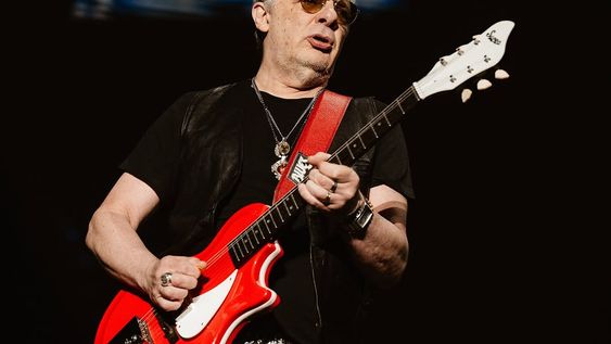 Juanse, el ícono de rock and roll que resurgió de la oscuridad. Juanse, el ícono de rock and roll que resurgió de la oscuridad.