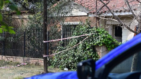 Argüello Norte. El macabro hallazgo ocurrió en la calle Claudio Wieland al 7.000, en barrio Argüello Norte, en Córdoba. (José Gabriel Hernández / La Voz)