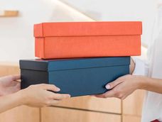 Paso a paso para convertir una caja de zapatos en un mini metegol