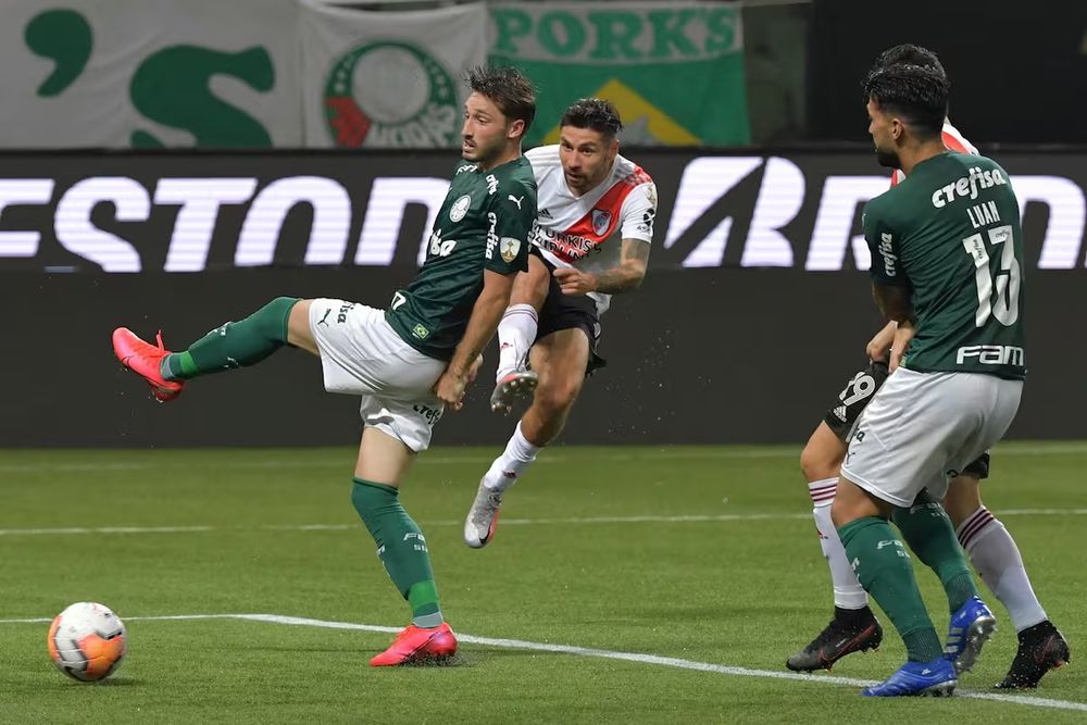 Cachete Montiel fue una de las grandes figuras de River: el VAR le anuló un gol tras una extensa revisión, pero tuvo revancha y convirtió el tanto del triunfo.