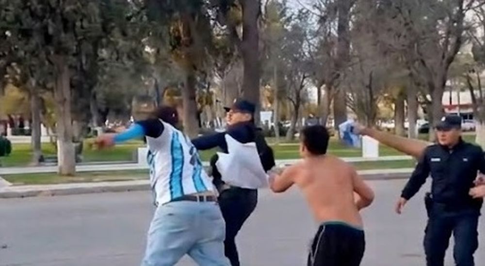 En el sur provincial golpearon a los policías. Captura de video.&nbsp;