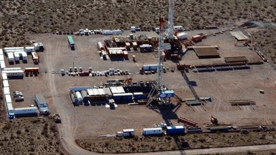 YPF completó la primera fractura de pozo en Vaca Muerta con GNC generado en el yacimiento no convencional.
