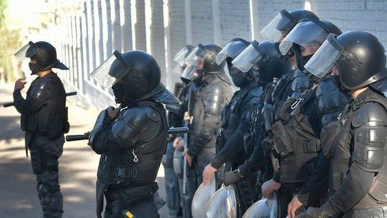 Primera Nacional Gimnasia y Esgrima  Fútbol Afa Con goles de Oscar Garrido y un doblete de Joan Juncos el Lobo igualó con “La Fragata” que convirtió gracias a Joaquín Ibañez (en dos ocasiones) y Santiago Vera, 3 a 3 con el líder de la Zona A, Almirante Brown, en uno de los cuatro encuentros de mañana por la 27ma. fecha del torneo de la Primera Nacional. policía infanteríaFoto: Orlando Pelichotti