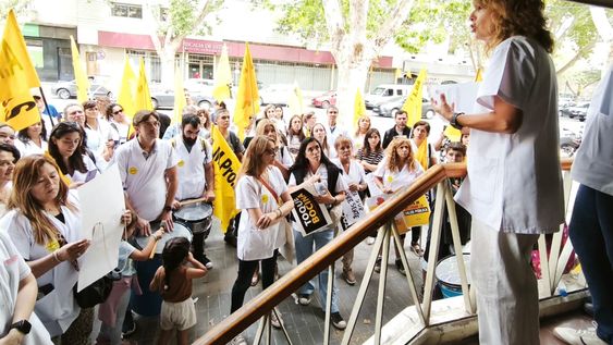 Ampros es el gremio que nuclea a los profesionales de la salud, a quienes el Gobierno les pagará el aumento por decreto.