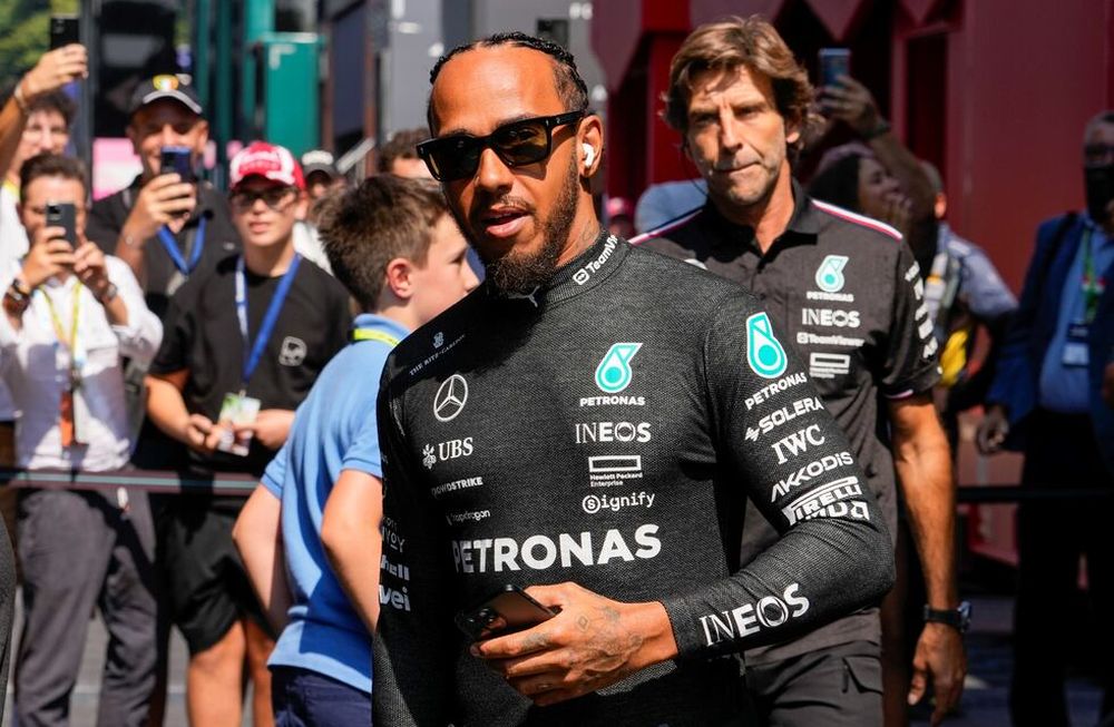 El británico Lewis Hamilton, siete veces campeón de la Fórmula 1, resaltó la tarea en pista del argentinos Franco Colapinto. / Gentileza.