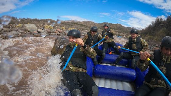 El Batallón de Ingenieros de Montana 8 es el primer equipo del Ejercito Argentino que competirá en el Argentino de Rafting. / Ignacio Blanco