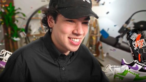 El conocido streamer argentino Spreen fue contratado por Deportivo Riestra con la intención de que el santafesino dispute algunos minutos en los últimos partidos de la Liga Profesional de Fútbol.