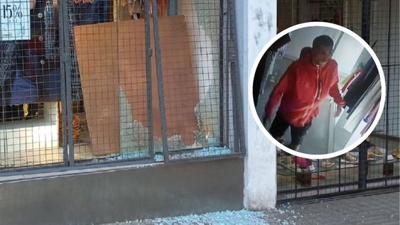 Robo y destrozos en un local de ropa del centro de Mendoza. Los ladrones fueron captados por las cámaras de seguridad y, luego, detenidos. (Gentileza: X Matías Pascualetti / Radio Mitre Mendoza)