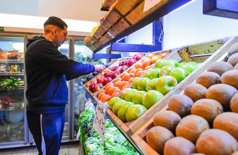 Agroalimentos. Los consumidores pagaron 4 veces más de lo que recibió el productor. Archivo.