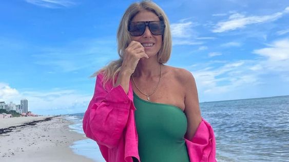 Flavia Palmiero causa estragos en bikini