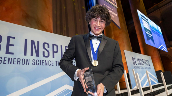 tiene 18 anos, encontro 1,5 millones de objetos en el espacio con su computadora y la nasa quiere contratarlo