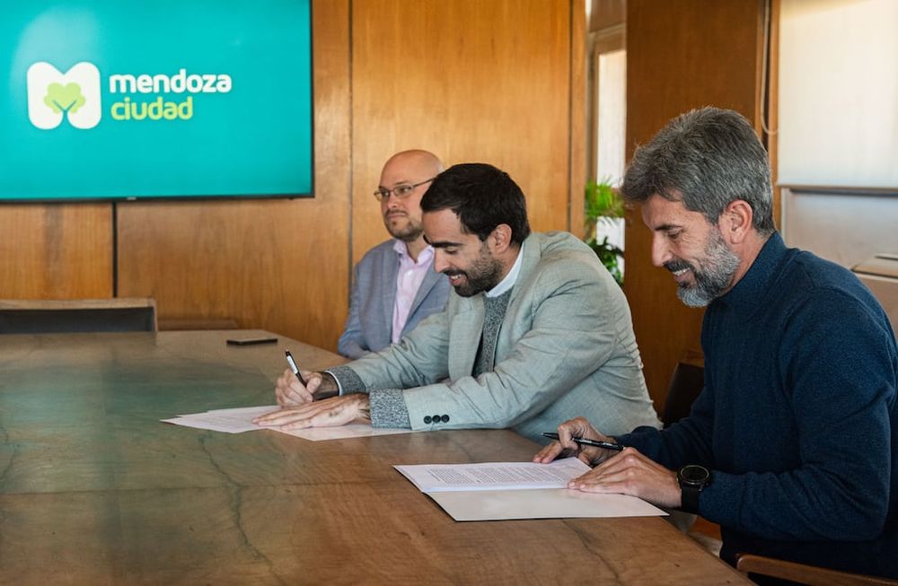 La Ciudad firmó un convenio con la provincia por el proyecto “Revalorización de veredas”