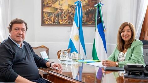 Los Andes | El candidato a gobernador Alberto Weretilneck y la actual mandataria, Arabela Carreras.