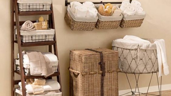 Decorá tu baño con canastas de mimbre