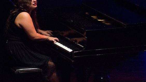 La fundadora de Altertango, Elbi Olalla, lanzó un disco personal, a solo piano y voz. / Giuliana Godino (Gentileza)