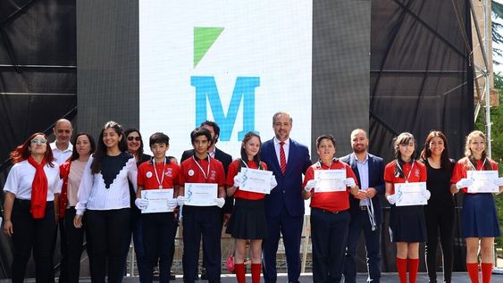 Maipú reconoció a más de 700 abanderados, abanderadas y escoltas