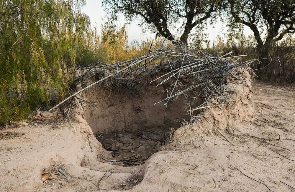 Los estudiantes de la escuela secundaria Huarpes de las Barrancas, realizaron replicas de casas huarpes y un sistema de riego de huertas. Foto: Mariana Villa / Los Andes