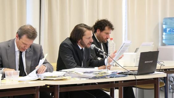 Pablo Garciarena (centro) durante los juicios de lesa humanidad en Mendoza. A su izquierda Dante Vega, el fiscal que acusa ahora al juez Bento.
