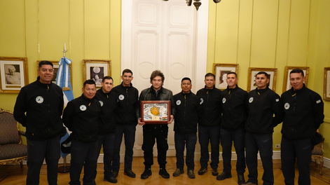 Javier Milei recibió a los integrantes del Ejército Argentino que hicieron cumbre en el Himalaya.