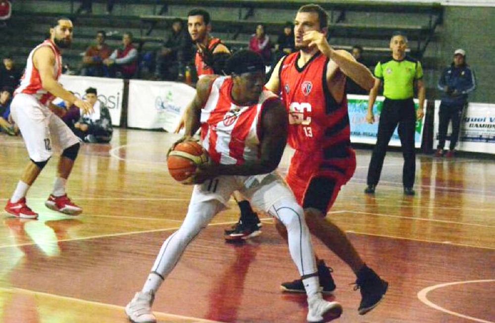 El León apabulló al Apache