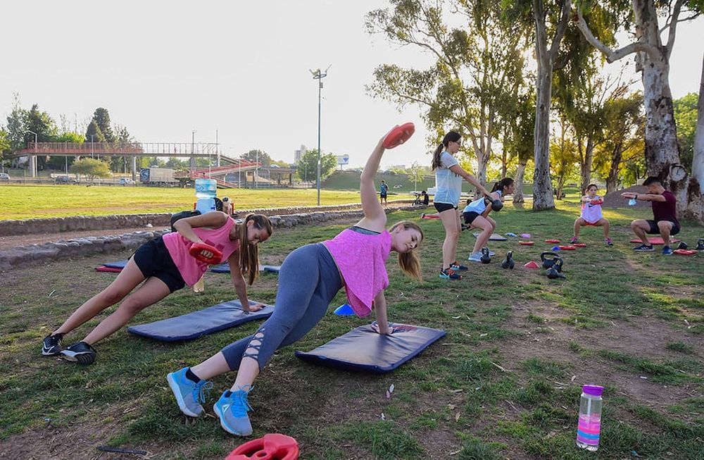 La tendencia actual lleva a las personas a realizar ejercicios físicos no tanto por una cuestión estética sino de salud, dicen los especialistas. La pandemia ha generado esa conciencia.