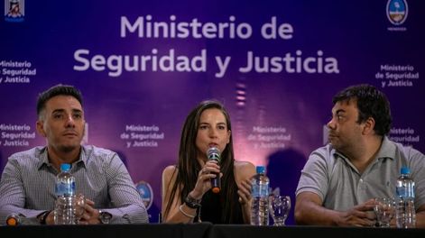 La ministra de Seguridad y Justicia, Mercedes Rus, junto a los intendentes Marcos Calvente (Guaymallén) y Francisco Lo Presti (Las Heras)