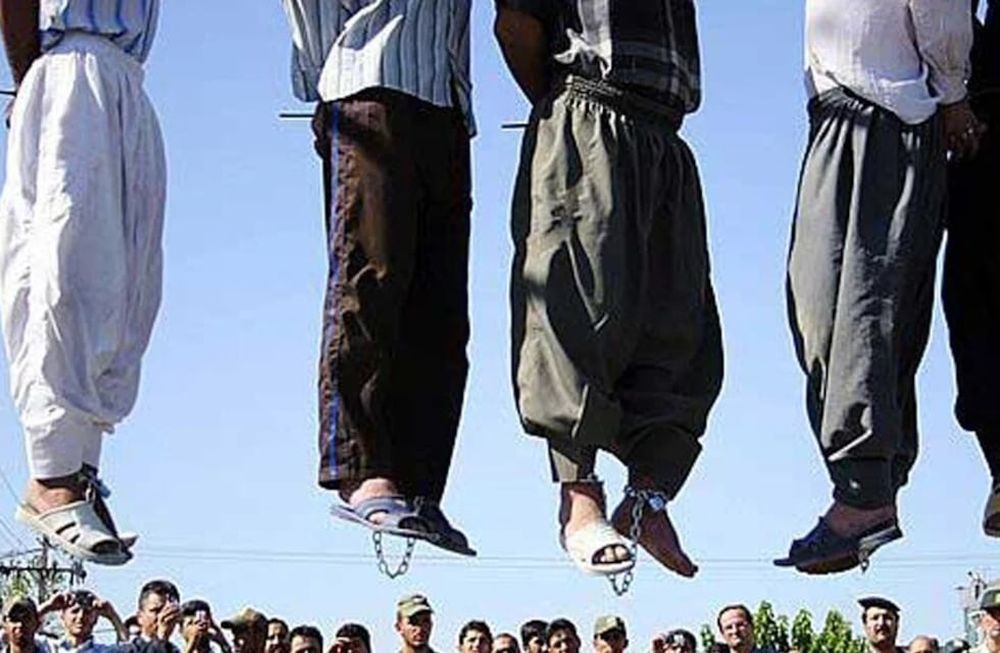 Hasta octubre de 2023, el régimen iraní había ejecutado a más de 600 personas, según Amnistía Internacional. Imagen de ahorcados en una plaza pública de Irán.
