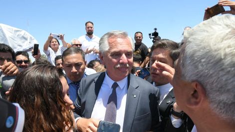 Los Andes | Alberto Fernández en Mendoza. Estuvo junto al ministro de Obras Públicas, Gabriel Katopodis; el intendente de Lavalle, Roberto Righi; y el ministro de Infraestructura, Mario Isgró. Foto: Ignacio Blanco / Los Andes