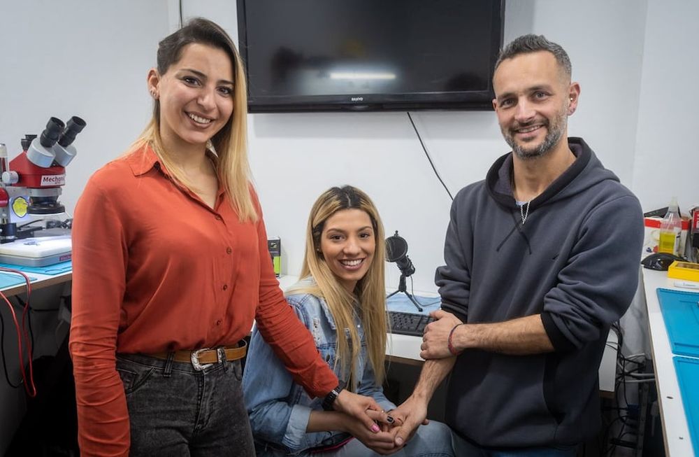 Eliana, Maira y Nazareno viven una historia de poliamor. Los mendocinos contaron como les cambio la vida después de la nota de Diario Los Andes | Foto: Ignacio Blanco / Los Andes
