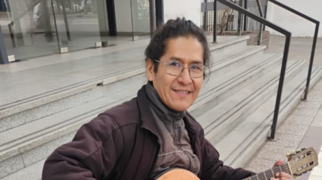 Músico callejero y su agradecimiento a Mendoza