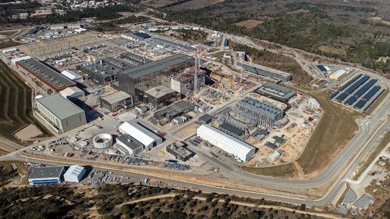 Vista aérea de laboratorio ITER (en Franca), de 42 hectáreas, donde actualmente se está construyendo un reactor experimental a gran escala de fusión nuclear. Foto: Organización ITER/EJF Riche, mayo de 2021
