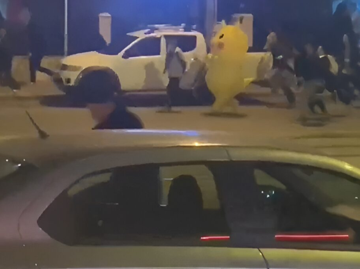 Pikachu escapa de la policía durante protestas en Turquía.&nbsp;