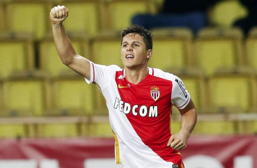 El goleador Guido Carrillo seguirá su carrera en la Premier League