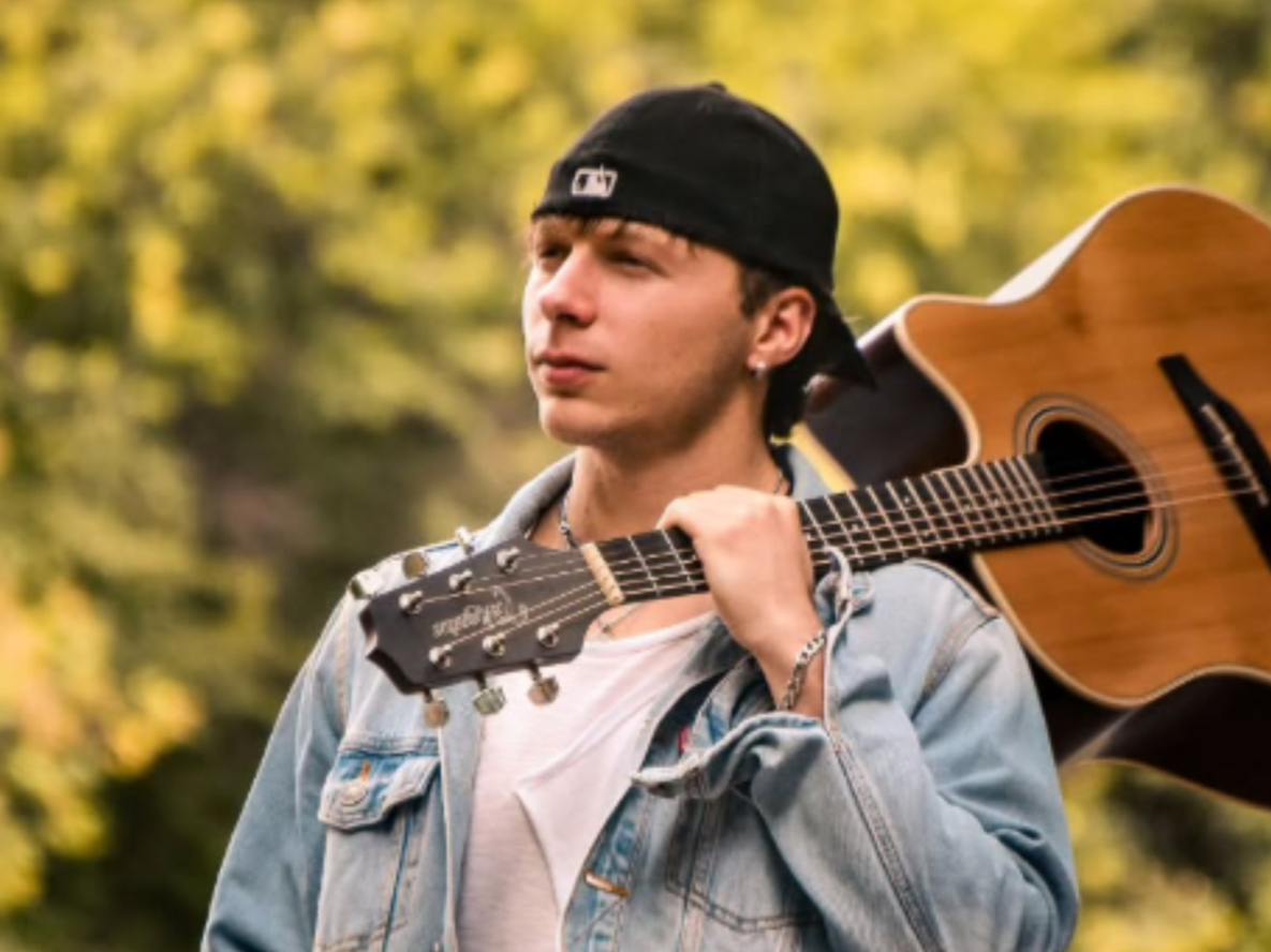 La Voz Argentina: el mendocino cantaba en la Plaza Independencia, brilló en España y es parte del team Lali. Foto: Instagram
