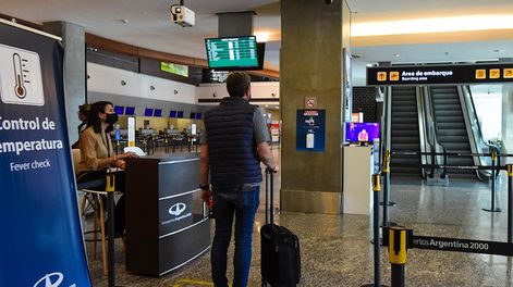 Los Andes | Al cumplirse 14 días desde que el país alcanzó el 50% de la población vacunada con dos dosis se avanzó en las medidas. Foto: Mariana Villa / Los Andes