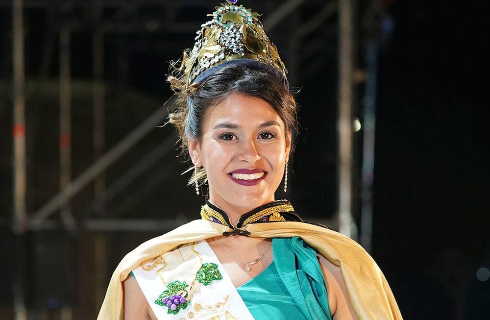 “Relatos de mi tierra”, fue la antesala de completará con la elección y coronación de la reina departamental 2023.Morena González Reggio (19) , representante del distrito de Tres de Mayo