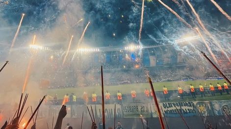 Los Andes | Un recibimiento impresionante dio la gente de Racing Club en semifinales de la Copa Sudamericana. / Gentileza.