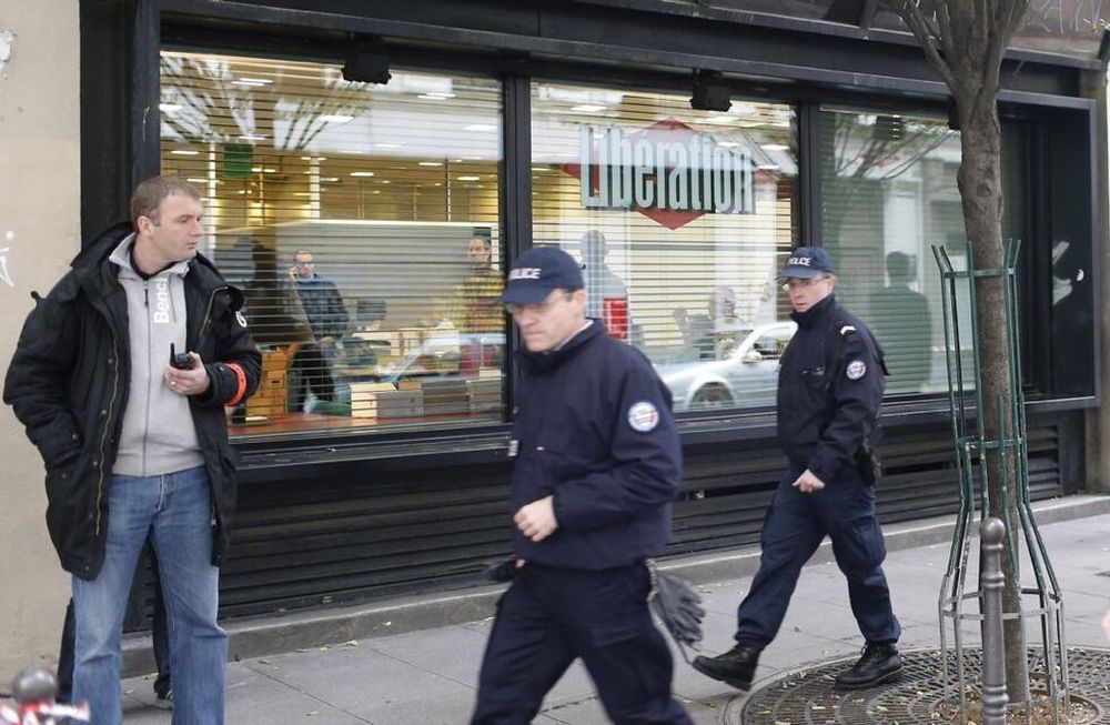 Un hombre entró a los tiros al diario Liberation de París e hirió a un fotógrafo