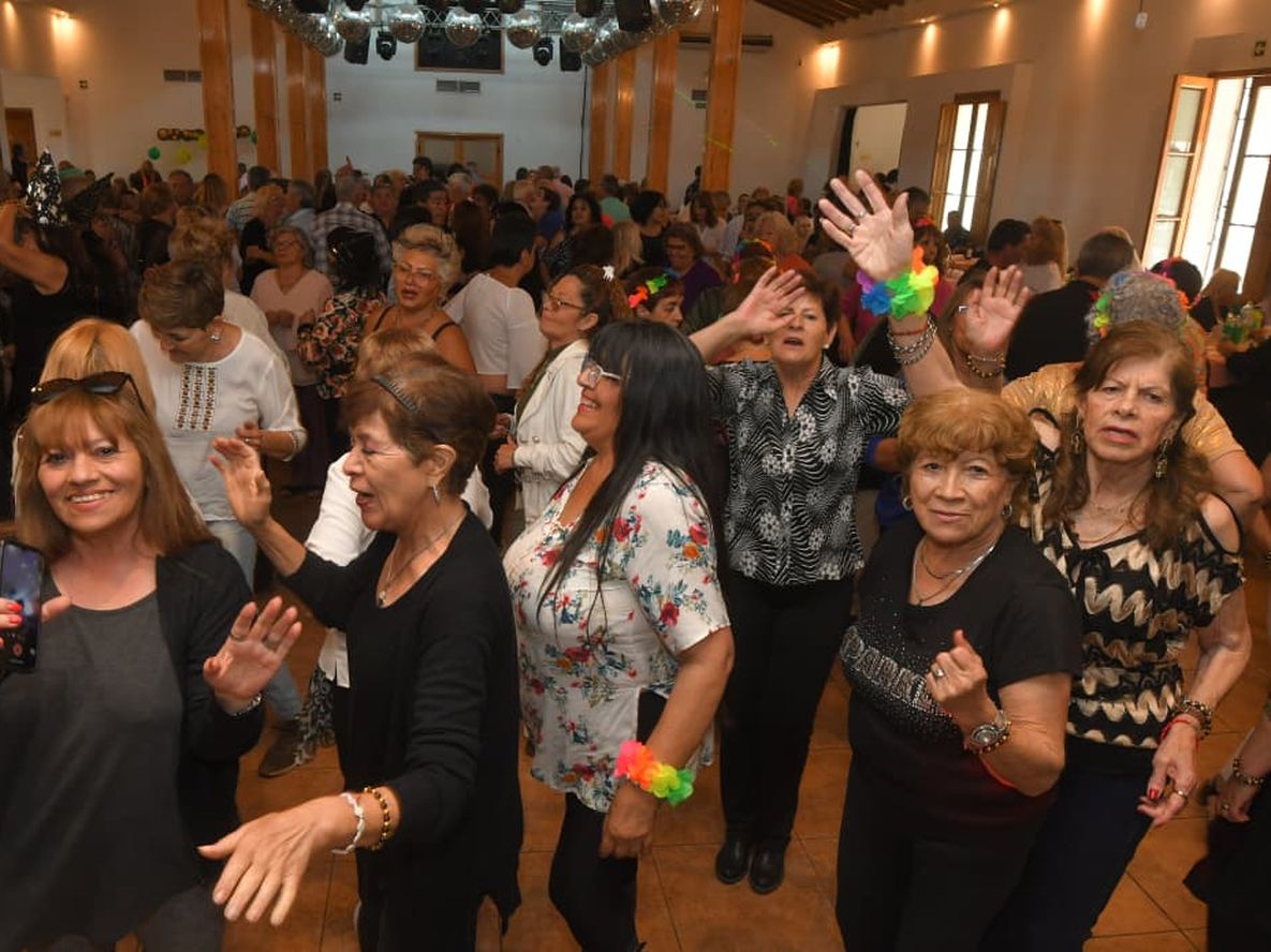 Almuerzos bailables. El boliche para mayores de 50 que se organiza en salones de Mendoza.&nbsp;