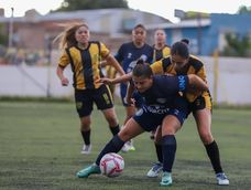 La práctica del fútbol femenino se está desarrollando en el país día tras día. En Mendoza hay miles chicas interactuando en esta actividad deportiva, pero existen zona de la provincia donde la disciplina está más o menos desarrollada. La práctica del fútbol femenino se está desarrollando en el país día tras día. En Mendoza hay miles chicas interactuando en esta actividad deportiva, pero existen zona de la provincia donde la disciplina está más o menos desarrollada.