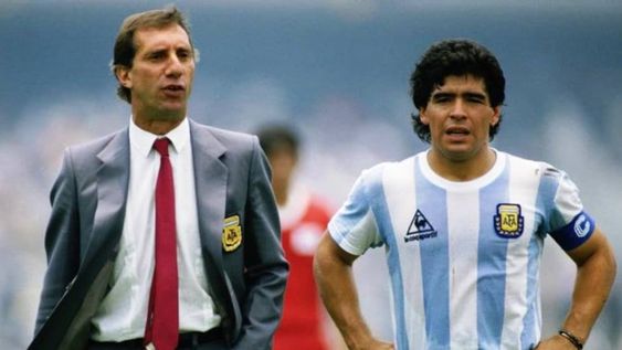 Más de 30 representantes porteños de los distintos bloques políticos en la Legislatura firmaron un proyecto para que el exentrenador de la Selección Argentina campeona en el Mundial de México 1986, Carlos Salvador Bilardo, sea declarado como Ciudadano Ilustre de la Ciudad, por ser un ejemplo de esfuerzo y dedicación.