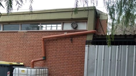 La Ciudad continúa con la cosecha de agua de lluvia en el Liceo Agrícola. Foto: Prensa Ciudad de Mendoza