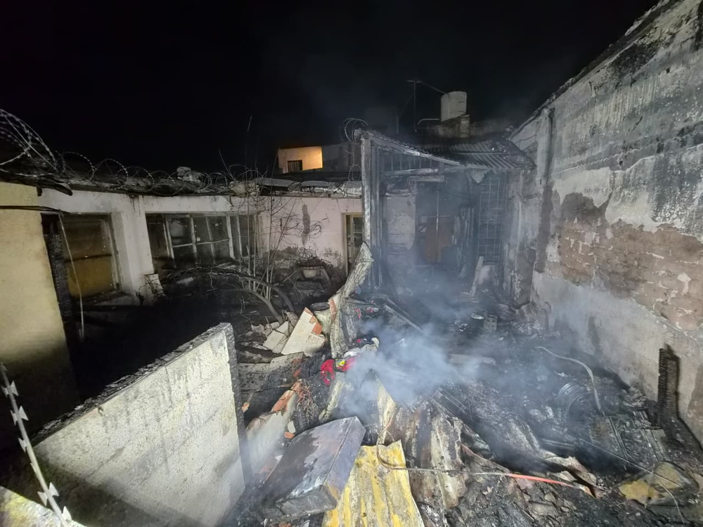 Bomberos controlaron un incendio en un depósito de repuestos en Guaymallén