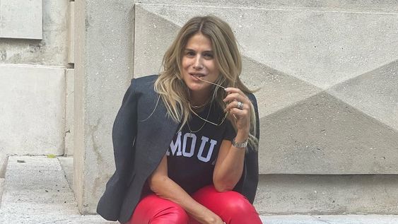 Flavia Palmiero comparte su look canchero con leggins rojos de cuero ecológico