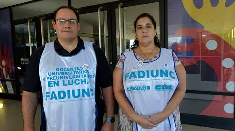 Comenzó el  paro en las escuelas, facultades y unidades académicas de la  Universidad Nacional de Cuyo anunciado por  Fadiunc  y hasta el sábado 1 de abril).Plenario de Fadiun en el RectoradoEmiliano Diez secretario general de Fadiunc  y Yamile Nazrala secretario adjuntaFoto : Orlando Pelichotti