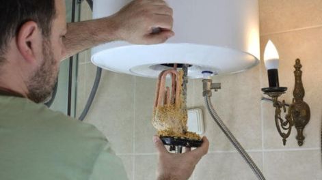 El agua dura aumenta el riesgo de corrosión y las reparaciones pueden resultar costosas. El agua dura aumenta el riesgo de corrosión y las reparaciones pueden resultar costosas.