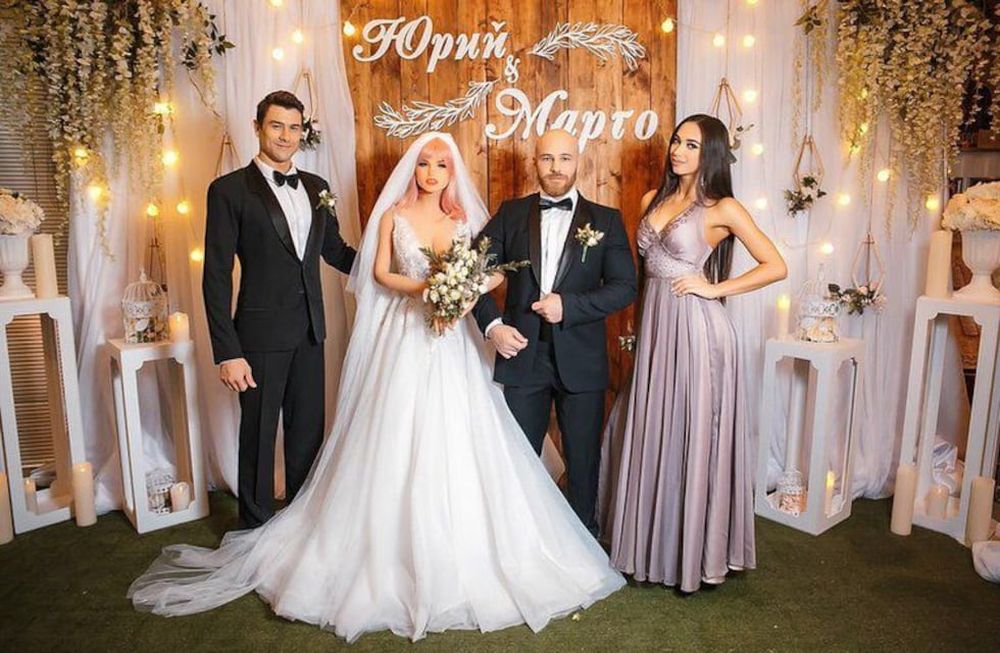 Yuri Tolochko, que es un popular fisicoculturista y actor ruso, asombró al mundo, si se puede decir, ponele, cuando se “casó” con Margo,