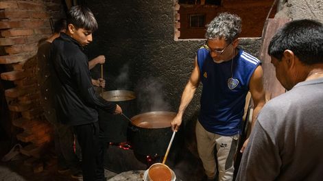 Los Andes | El país vive una de sus peores crisis económicas contemporáneas y se refleja directamente en el aumento de la gente que concurre a los comedores comunitarios para completar algunas de las cuatro comidas diarias. Allí es donde los números de la pobreza e i