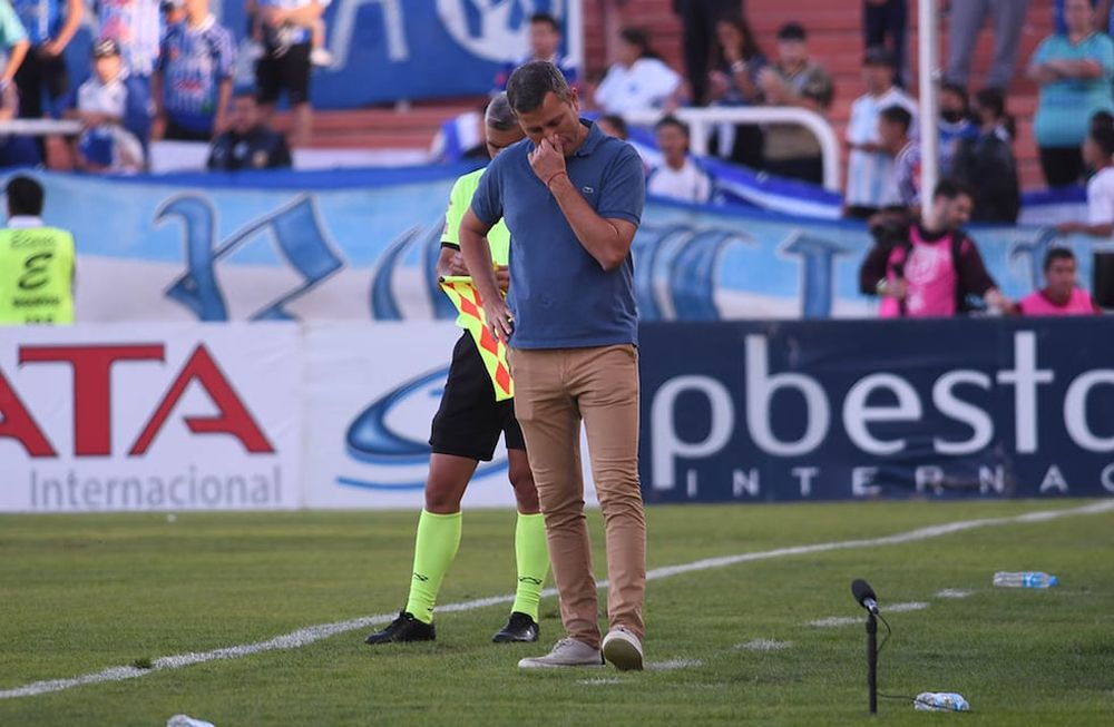 Futbol Liga Profesional Godoy Cruz Antonio Tomba vs. Estudiantes de la Plata en el estadio Malvinas Argentinas en Mendoza.Diego Flores D.T. de Godoy Cruz Antonio TombaFoto: José Gutierrez / Los Andes